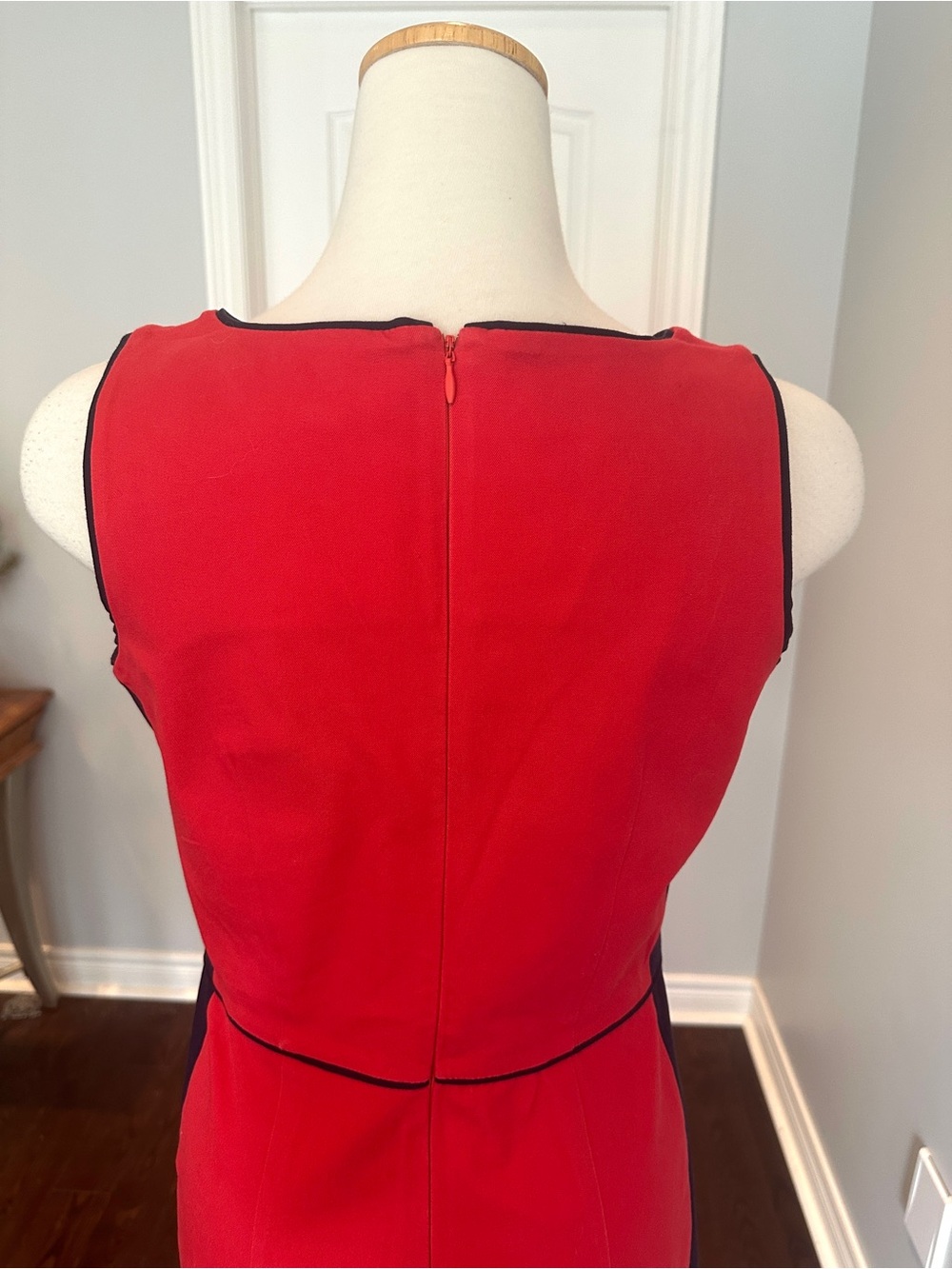 Tommy Hilfiger Red Sheath Dress with Navy Blue Side Panels - Size 6 - Picture 8 of 11